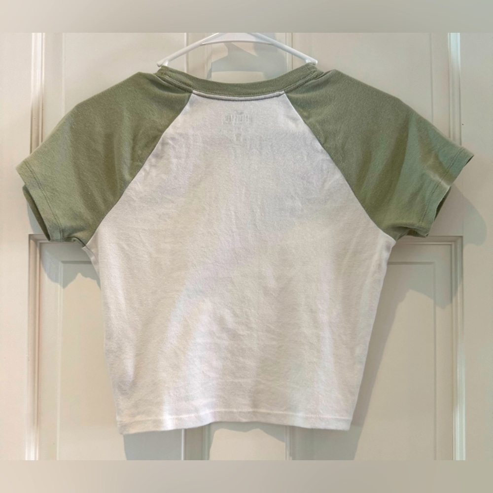 Like New!  Hollister Must Have Collection- Short Crew Baby Tee- Green/White Sz S - Picture 2 of 10